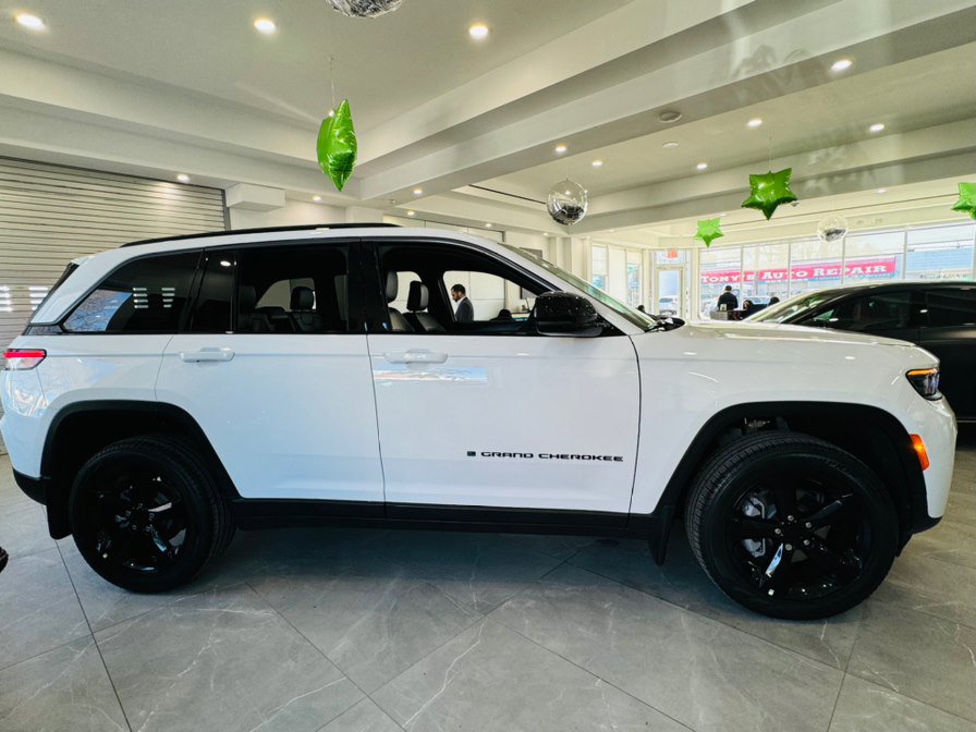 Used 2026 Jeep Grand Cherokee Limited image 9