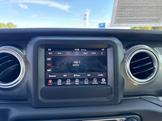 Used 2018 Jeep Wrangler Unlimited Sahara AWD/4WD image 26