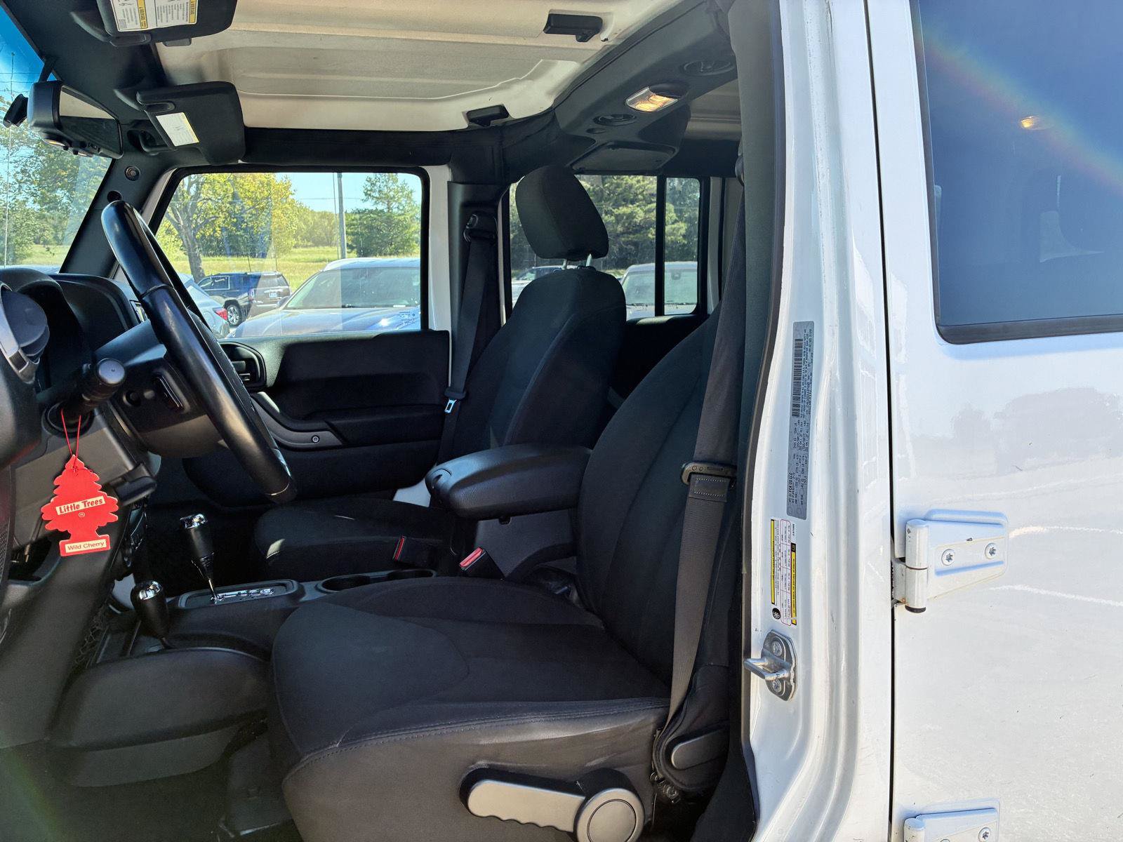 Used 2018 Jeep Wrangler Unlimited Sport S AWD/4WD image 14