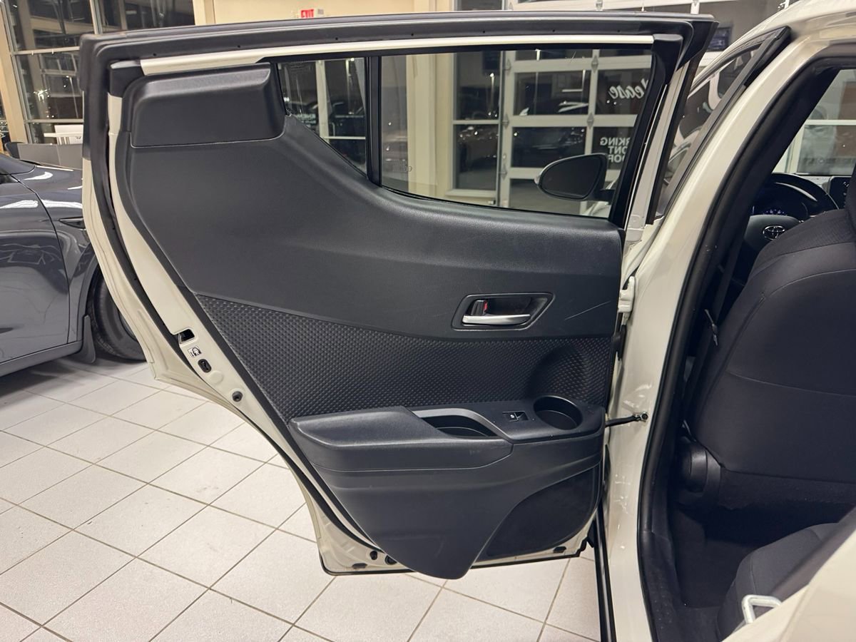 Used 2018 Toyota C-HR XLE image 35