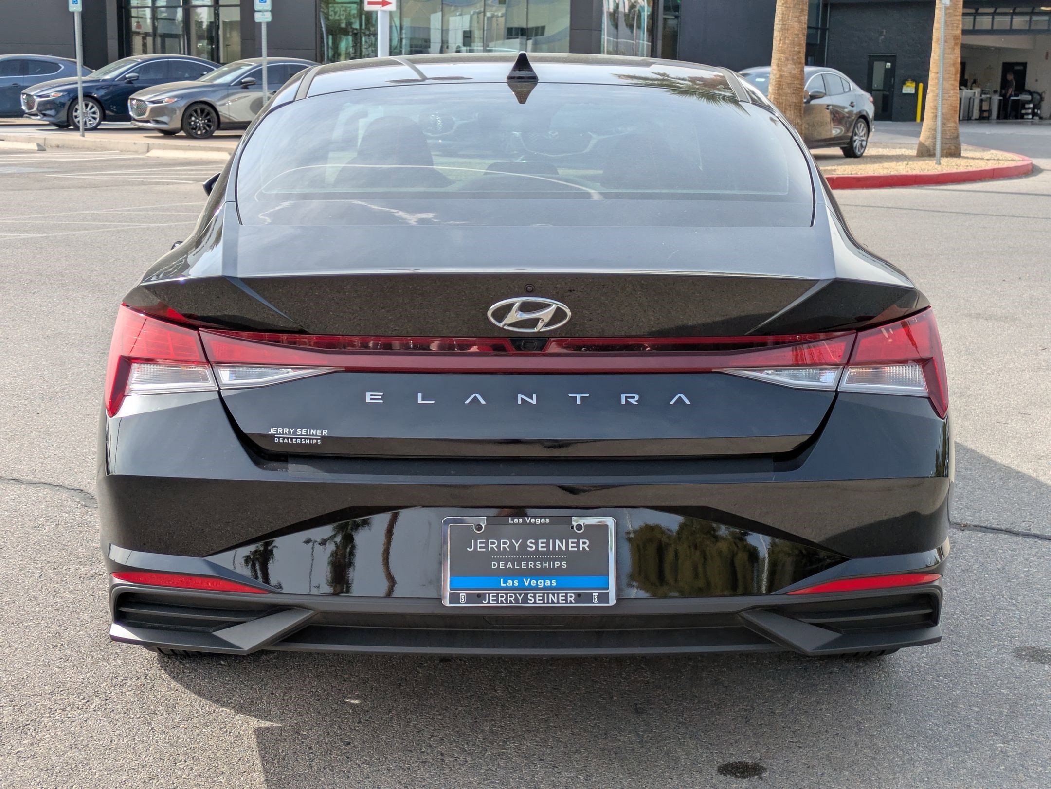 Used 2021 Hyundai Elantra SEL w/ Convenience Package FWD image 4