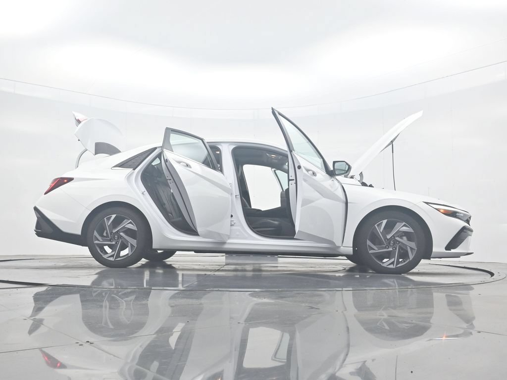 Used 2025 Hyundai Elantra Limited FWD image 42