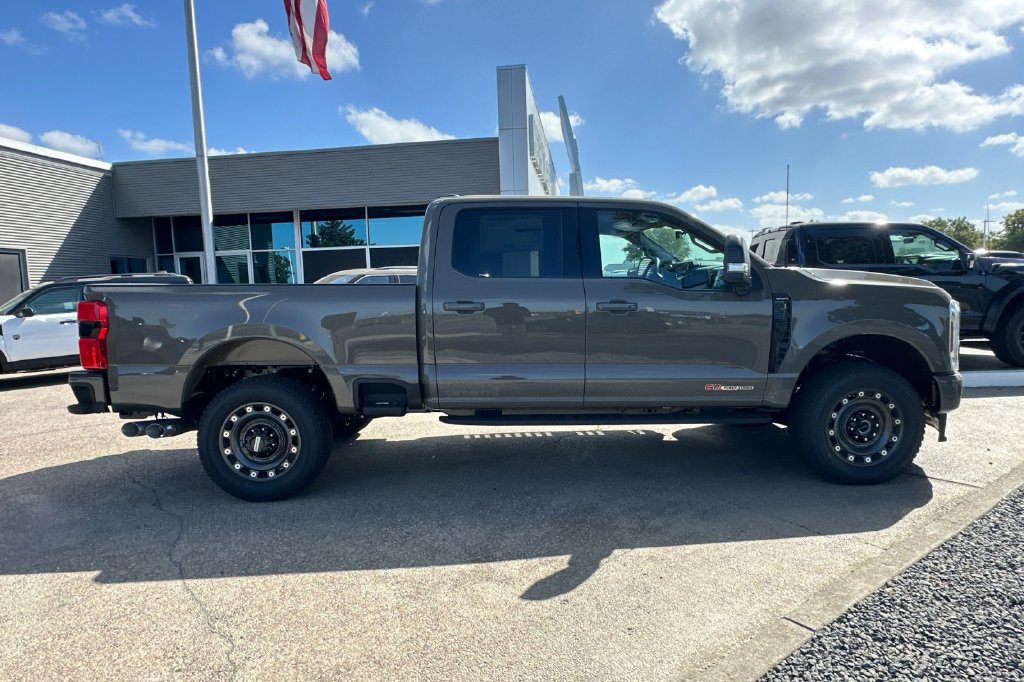 New 2027 Ford F250 XLT w/ XLT Premium Package AWD/4WD image 3