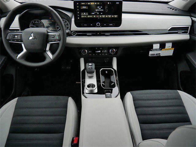 New 2026 Mitsubishi Outlander SE image 7