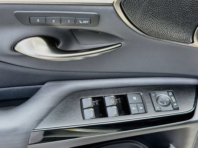 Used 2022 Lexus ES 300h w/ Accessory Package 2 FWD image 18