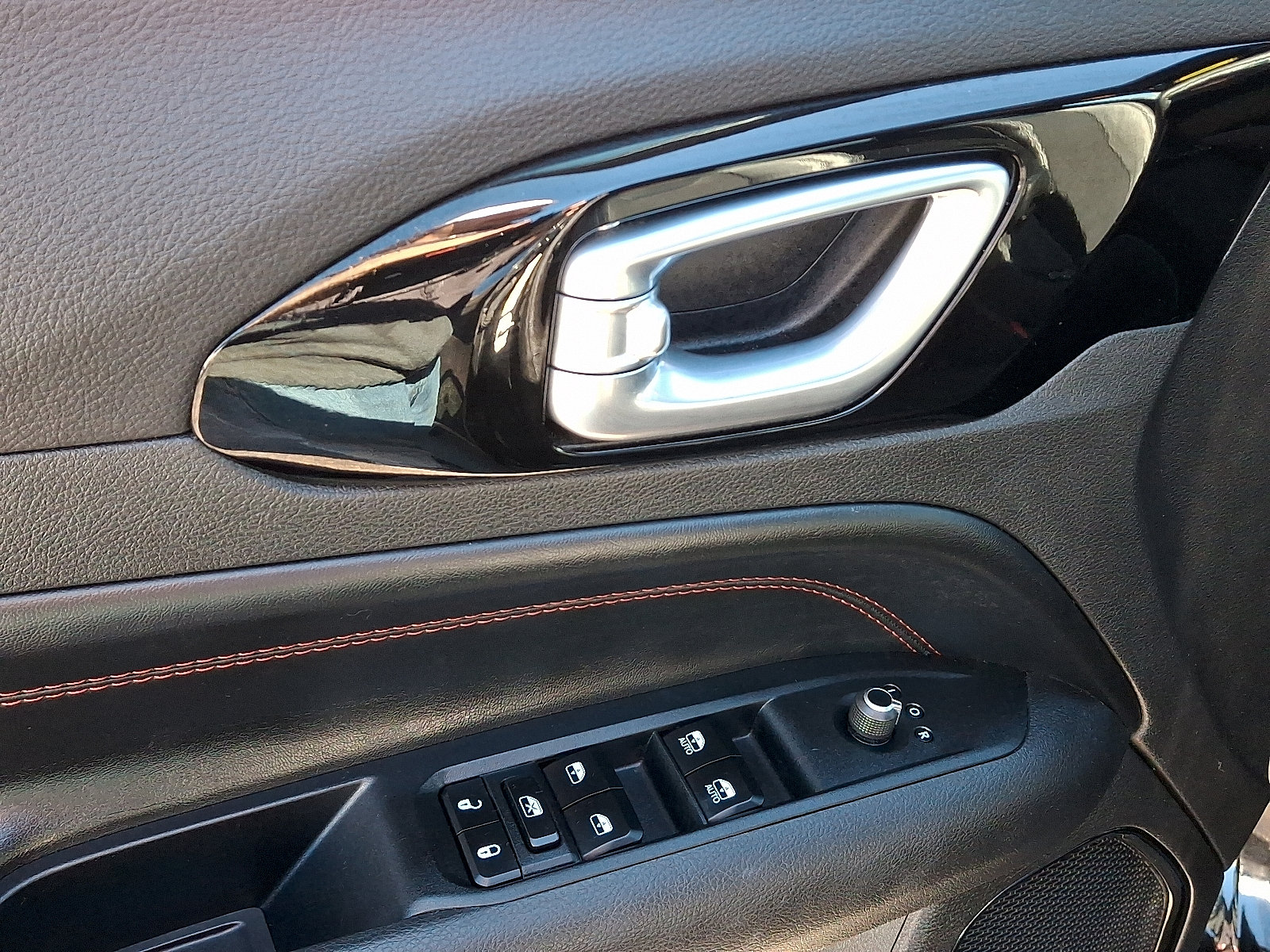 Certified 2024 Jeep Compass Trailhawk AWD/4WD image 12