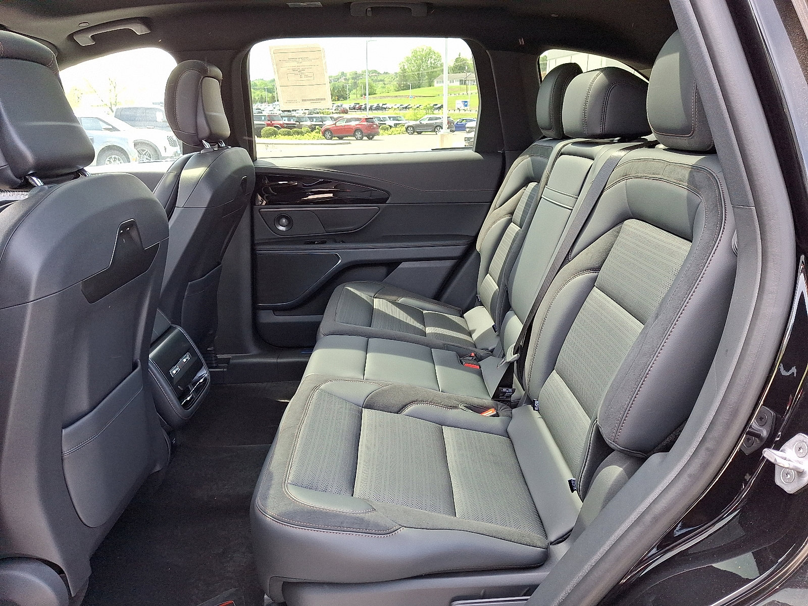 New 2025 Lincoln Nautilus Reserve w/ Jet Appearance Package image 6