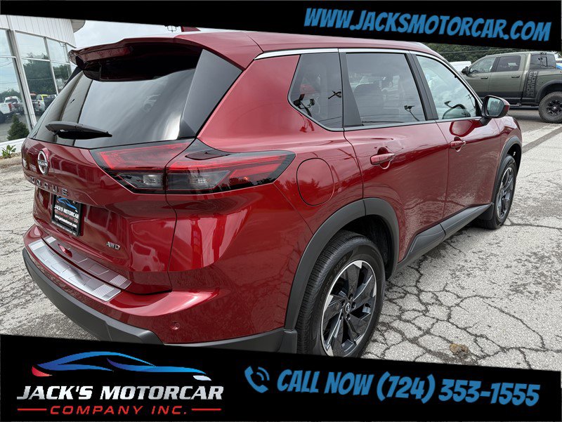 Used 2025 Nissan Rogue SV w/ SV Premium Package image 3