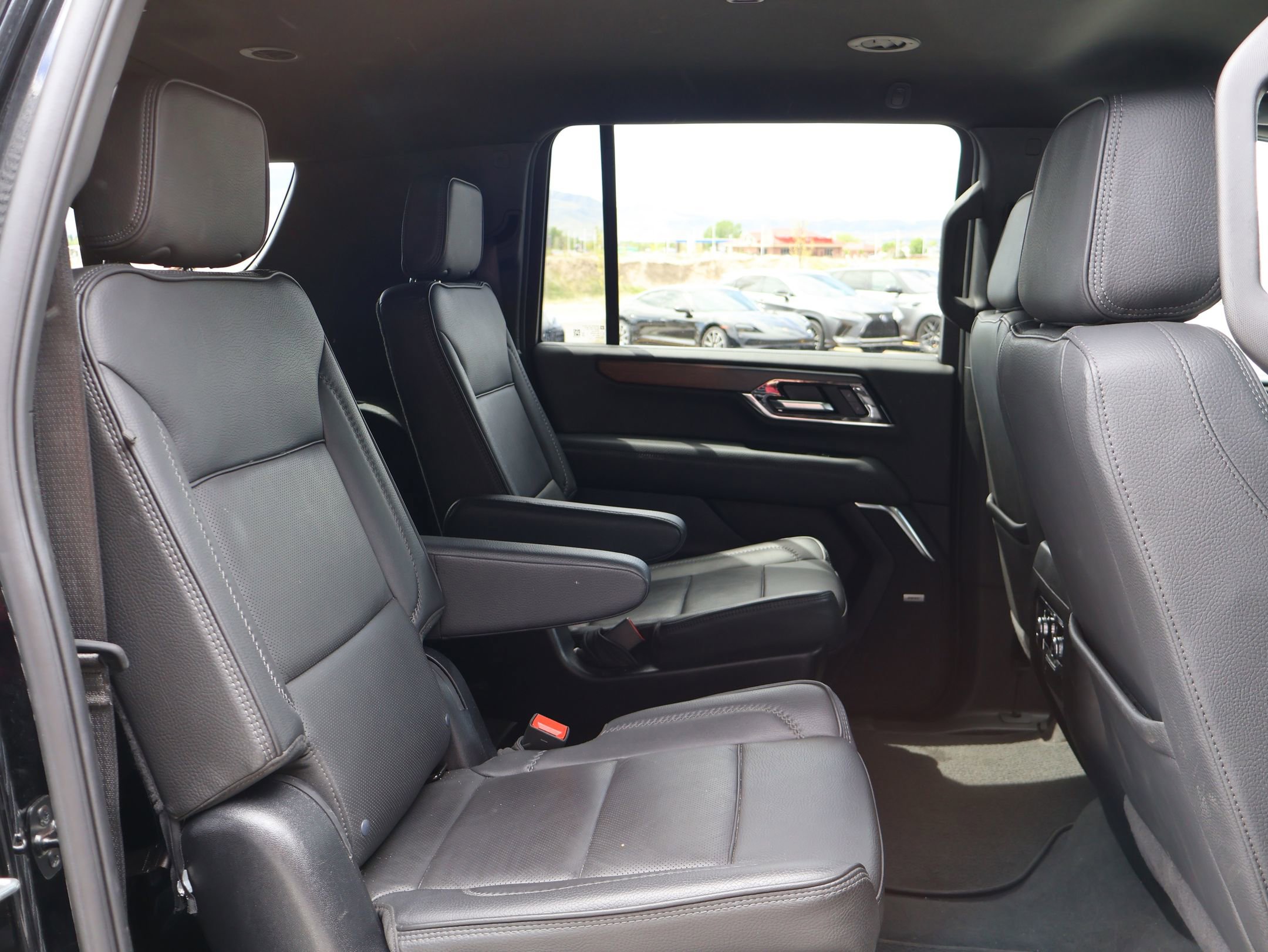 Used 2025 GMC Yukon XL Denali image 25