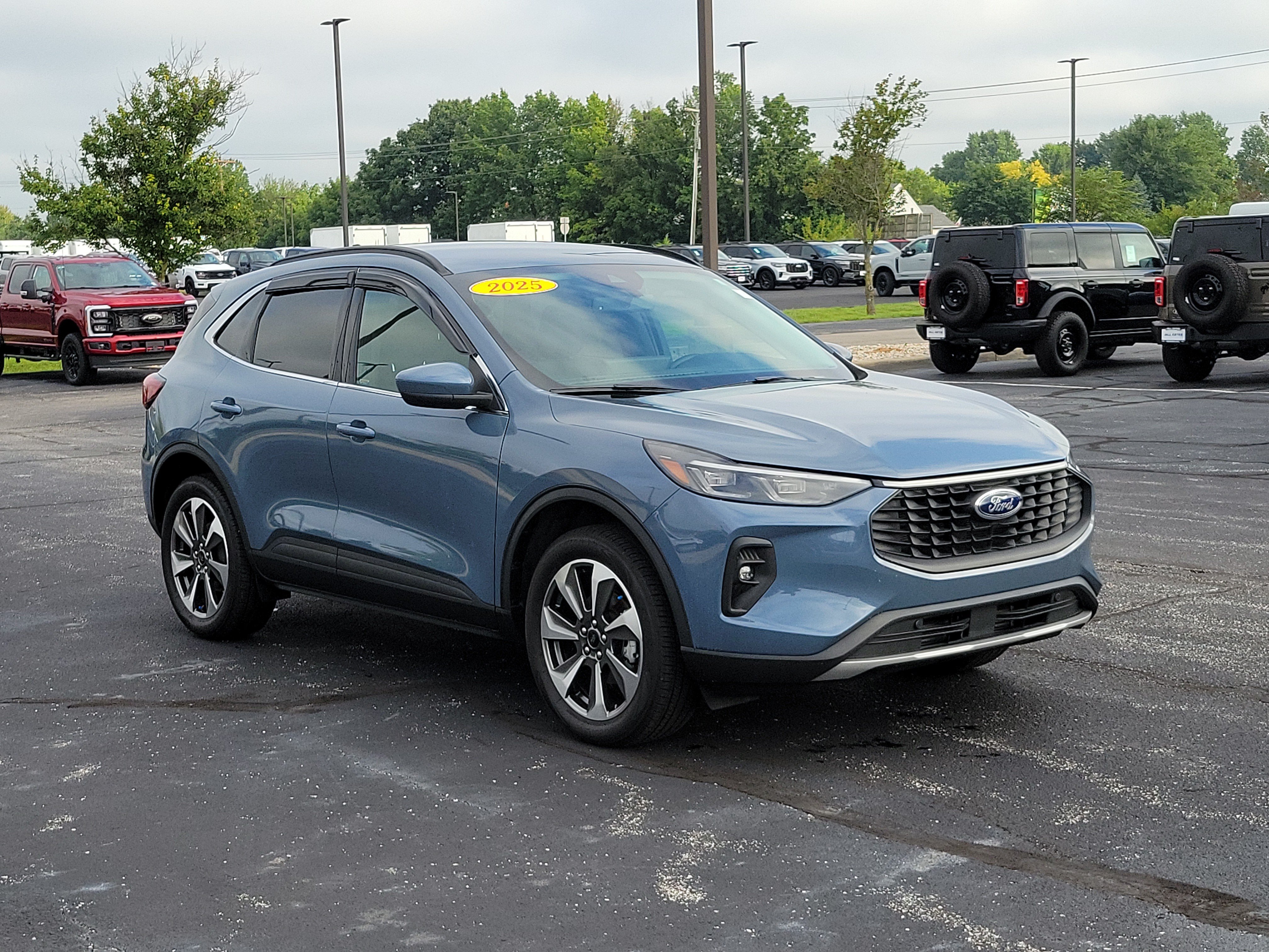 Used 2025 Ford Escape Platinum AWD/4WD image 5