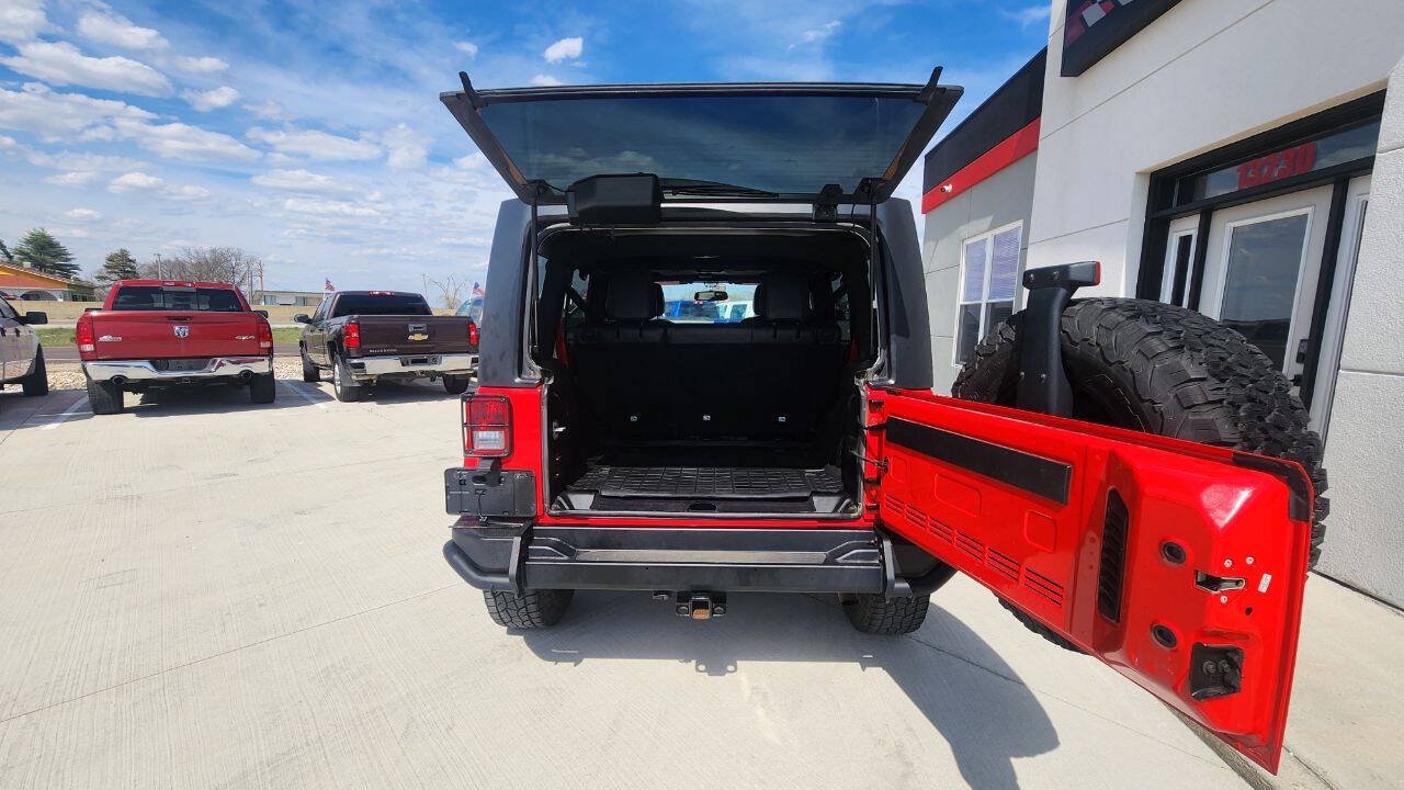 Used 2017 Jeep Wrangler Unlimited Sahara AWD/4WD image 21