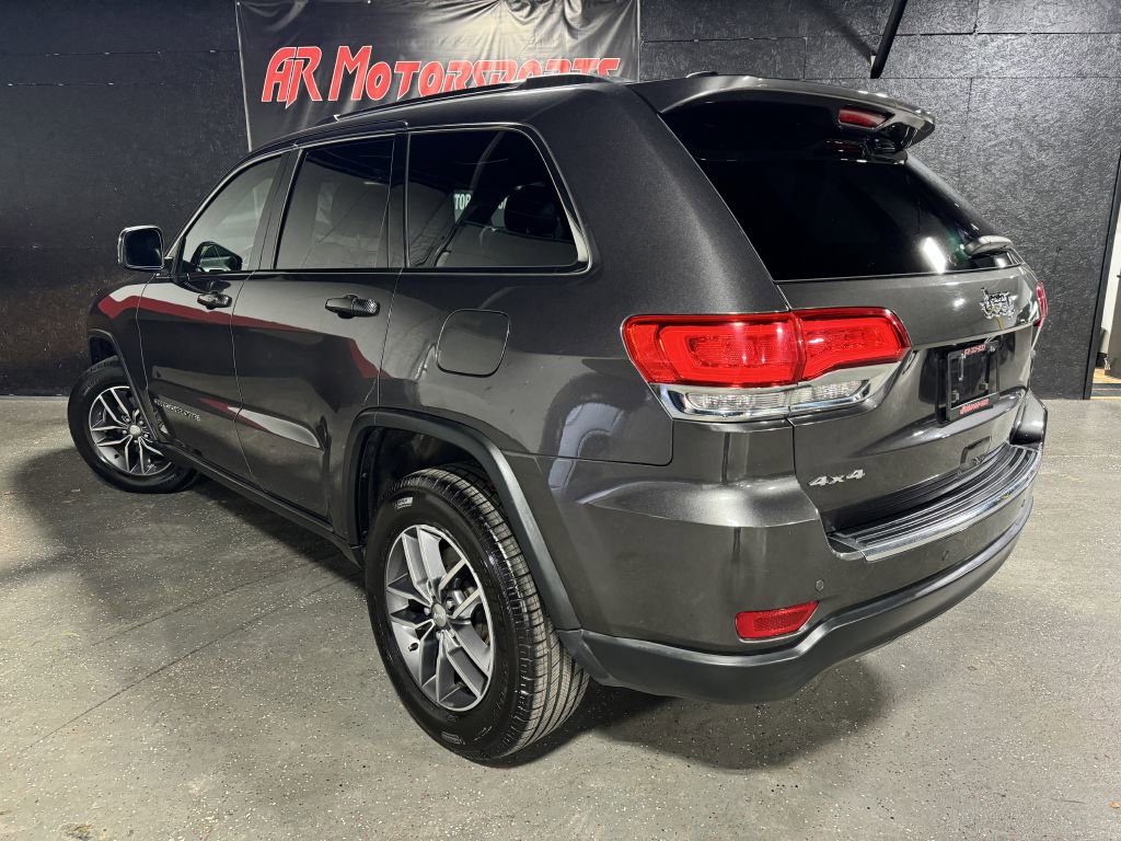 Used 2017 Jeep Grand Cherokee Limited image 3