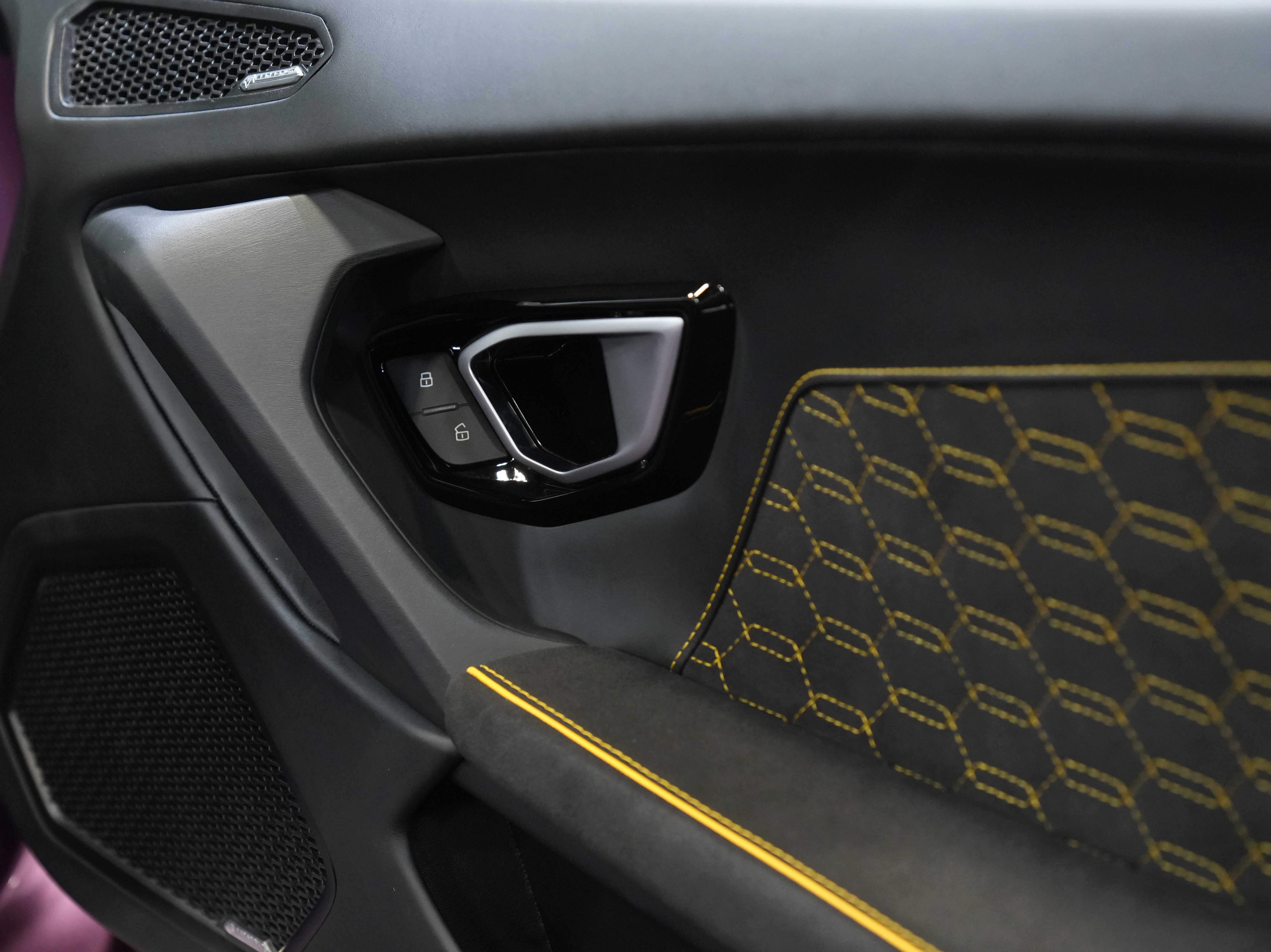 Used 2024 Lamborghini Huracan EVO image 37