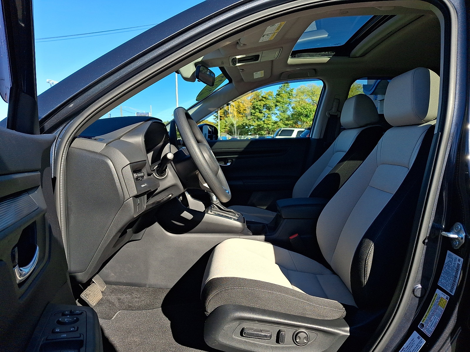 Used 2025 Honda CR-V EX image 14
