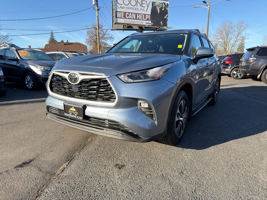 Used 2021 Toyota Highlander XLE image 2