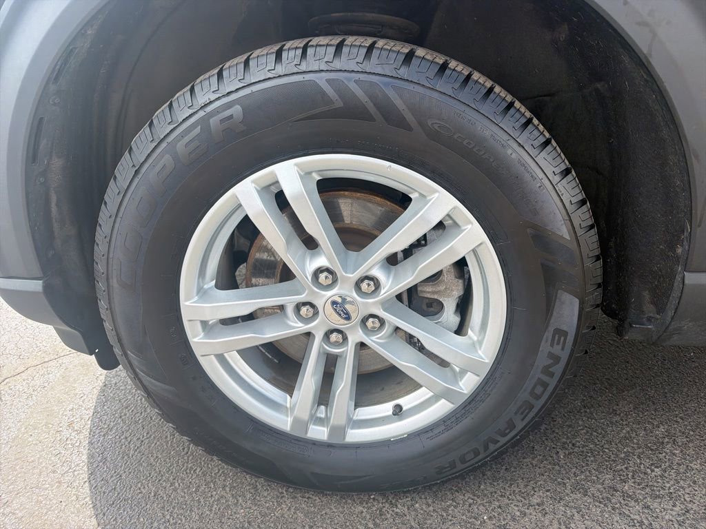Used 2022 Ford Explorer XLT w/ Equipment Group 202A AWD/4WD image 46
