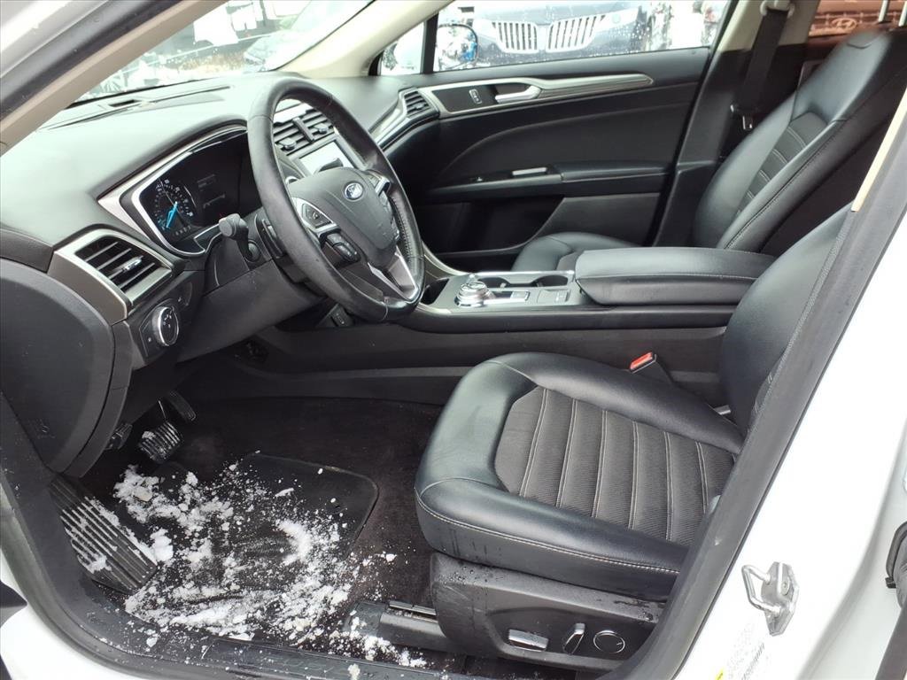 Used 2017 Ford Fusion SE w/ Equipment Group 201A image 10