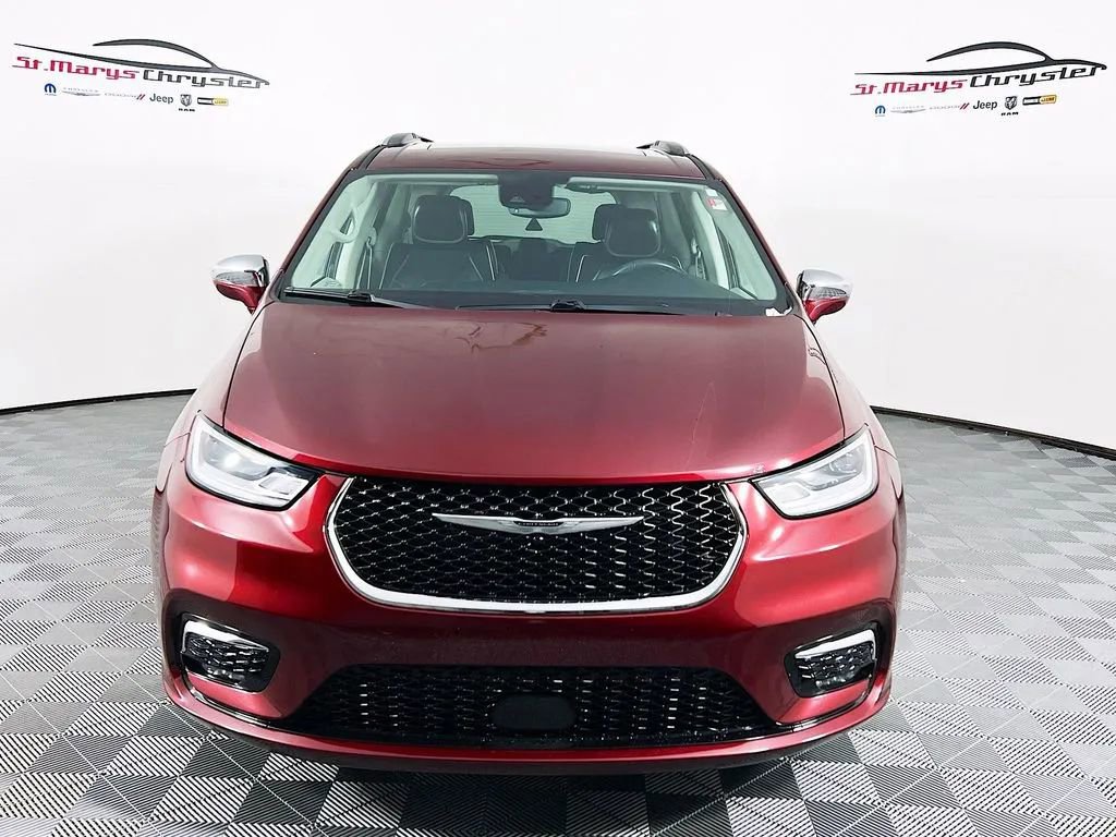 Used 2021 Chrysler Pacifica Limited image 3