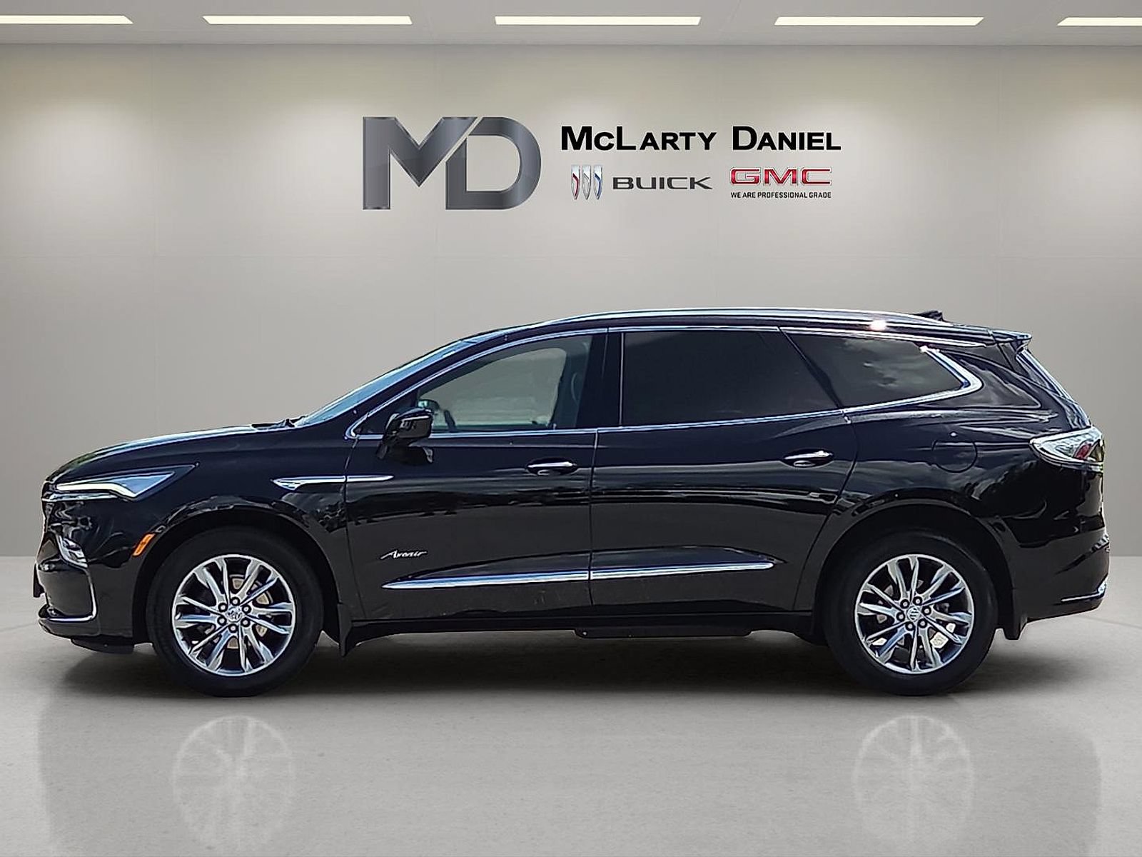 Certified 2023 Buick Enclave Avenir w/ Avenir Technology Package AWD/4WD image 2