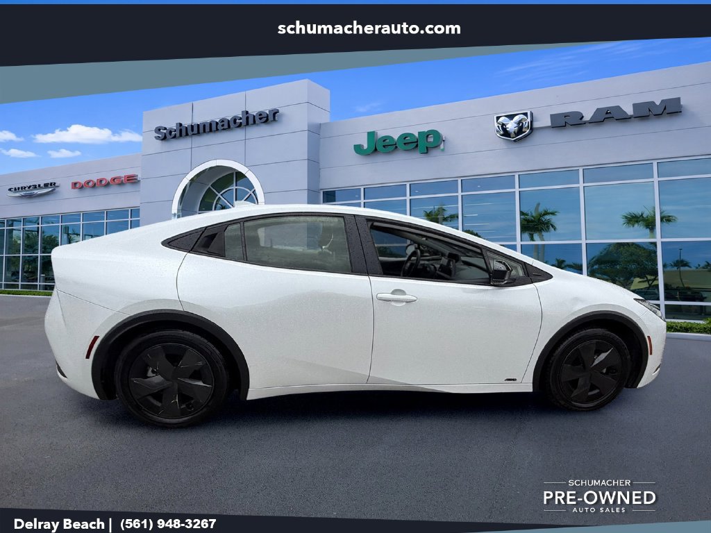 Used 2025 Toyota Prius LE AWD/4WD image 8