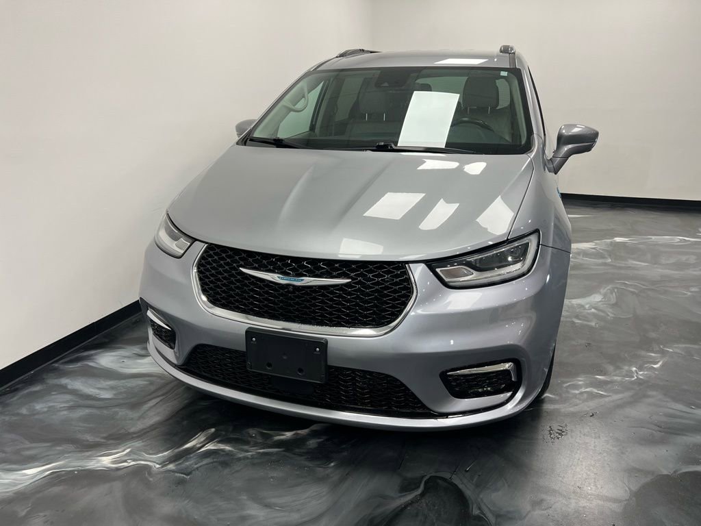 Used 2021 Chrysler Pacifica Touring-L image 3