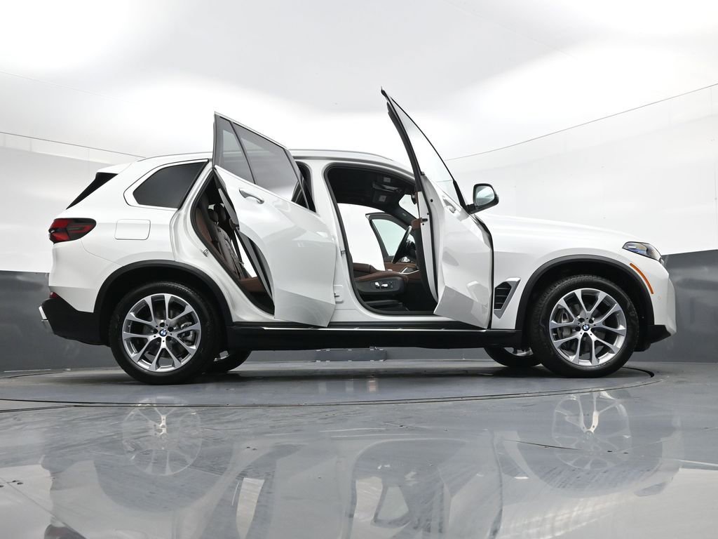 Used 2025 BMW X5 xDrive40i AWD/4WD image 43