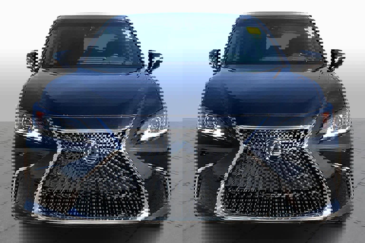 Used 2025 Lexus ES 300h w/ Premium Package image 3