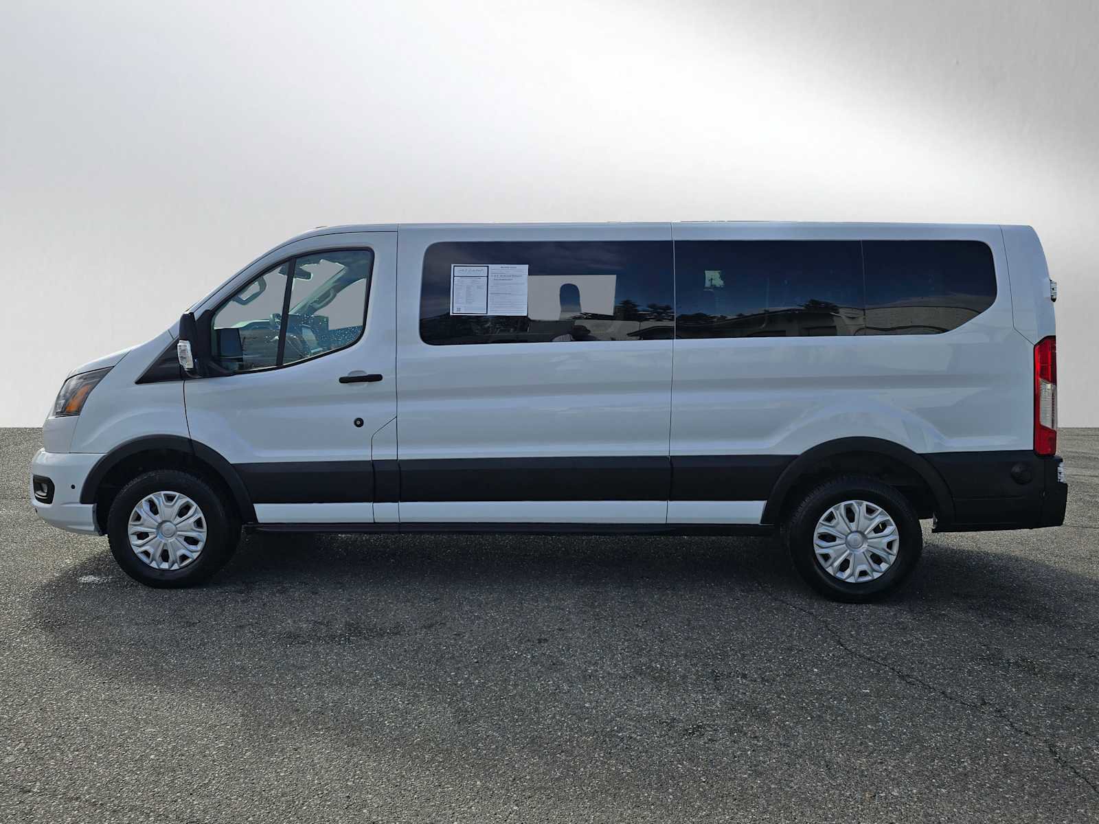 Used 2024 Ford Transit 350 XLT image 4