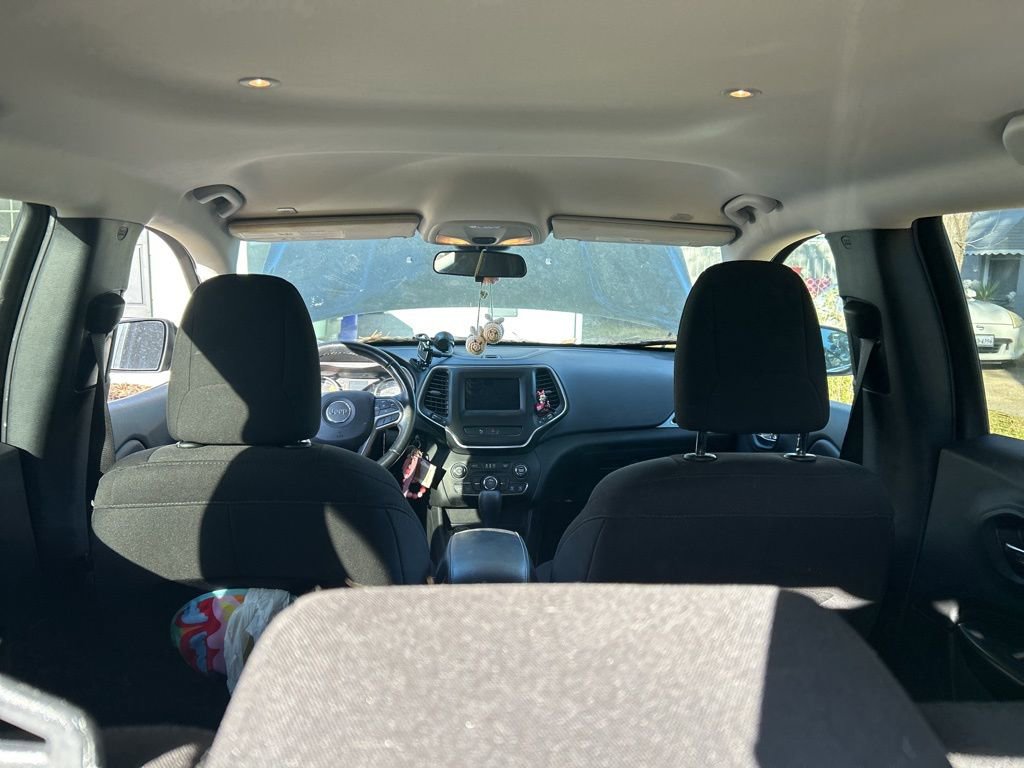 Used 2019 Jeep Cherokee Latitude w/ Cold Weather Group image 27