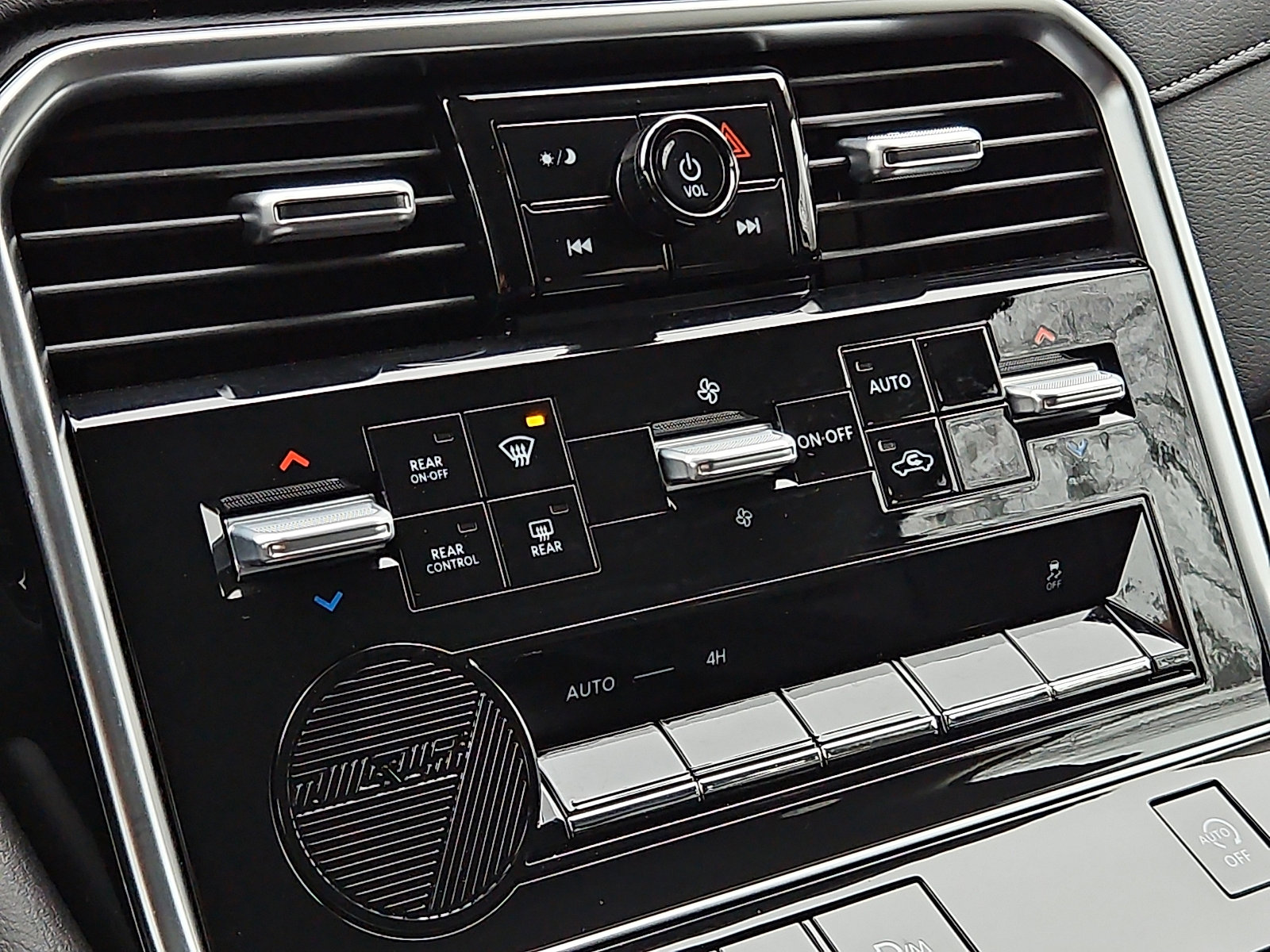 Certified 2025 Nissan Armada SV image 14