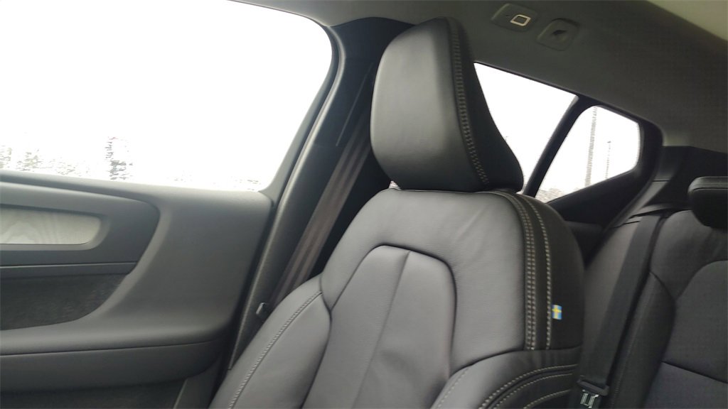 New 2026 Volvo XC40 B5 Plus w/ Climate Package image 24