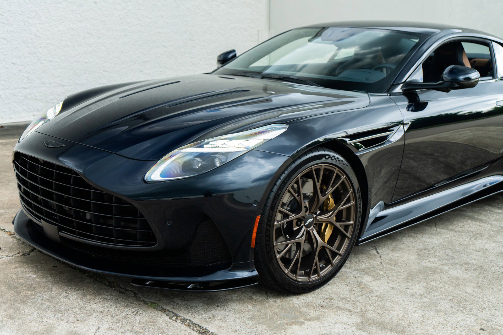 Used 2024 Aston Martin DB12 Coupe RWD image 15
