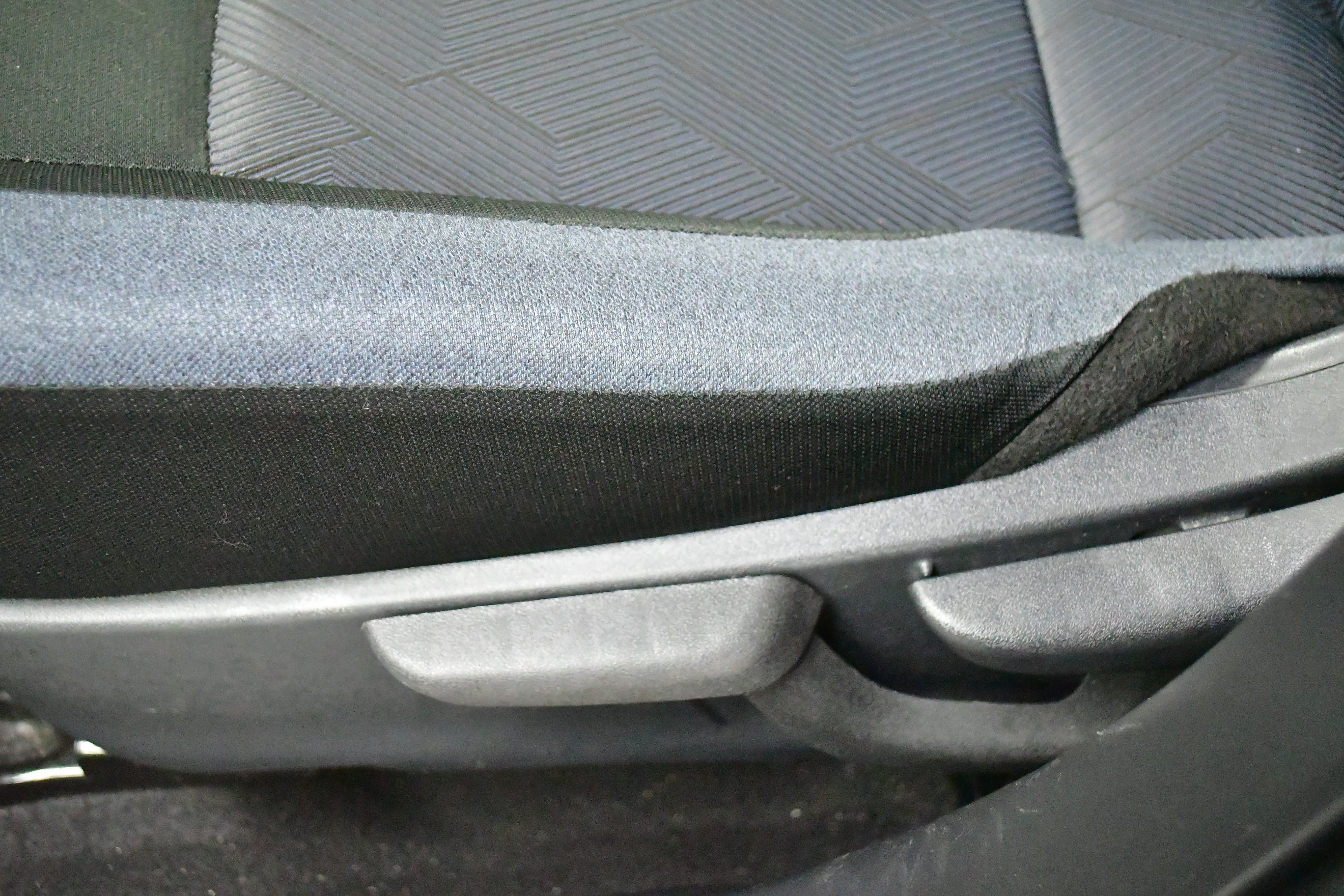 Used 2025 Nissan Versa SV image 12