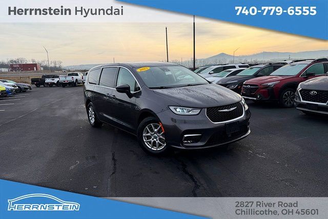 Used 2023 Chrysler Pacifica Touring-L image 1