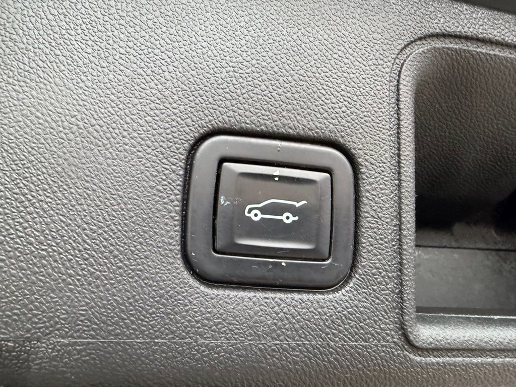 Certified 2020 GMC Terrain SLE w/ Driver Convenience Package image 11