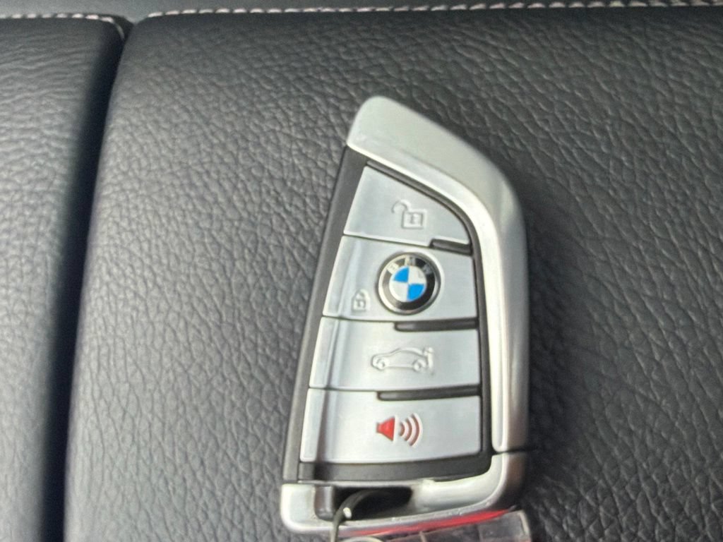 Used 2020 BMW 745e xDrive AWD/4WD image 23