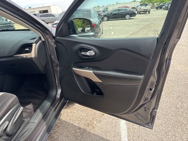 Used 2017 Jeep Cherokee Sport image 18