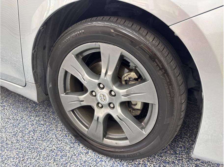 Used 2017 Toyota Sienna SE Premium FWD image 28