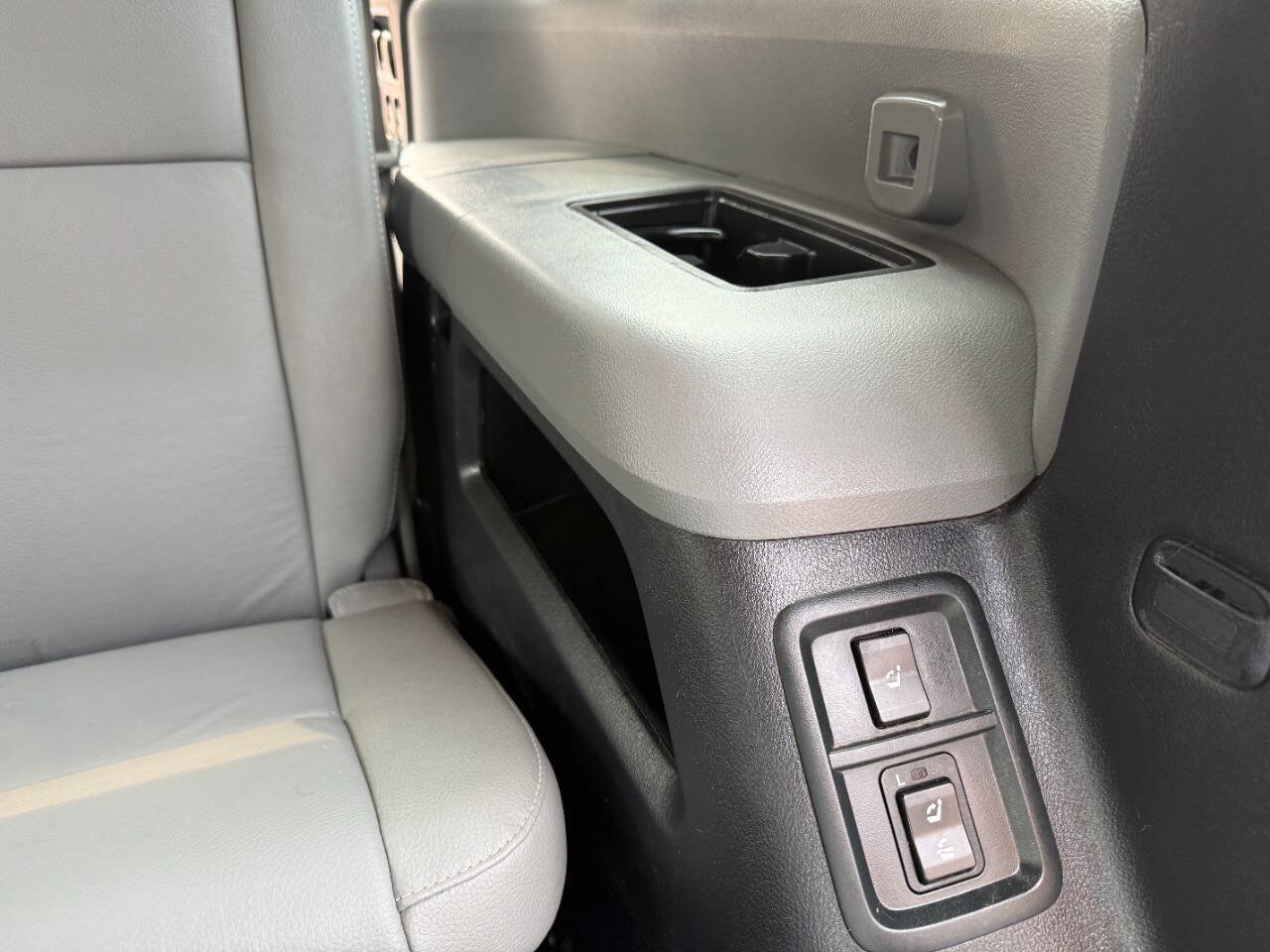 Used 2018 Toyota Sequoia Limited w/ Safety & Convenience Package AWD/4WD image 27