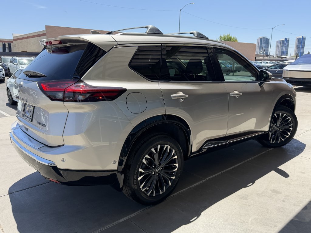 Used 2025 Nissan Rogue Platinum FWD image 4