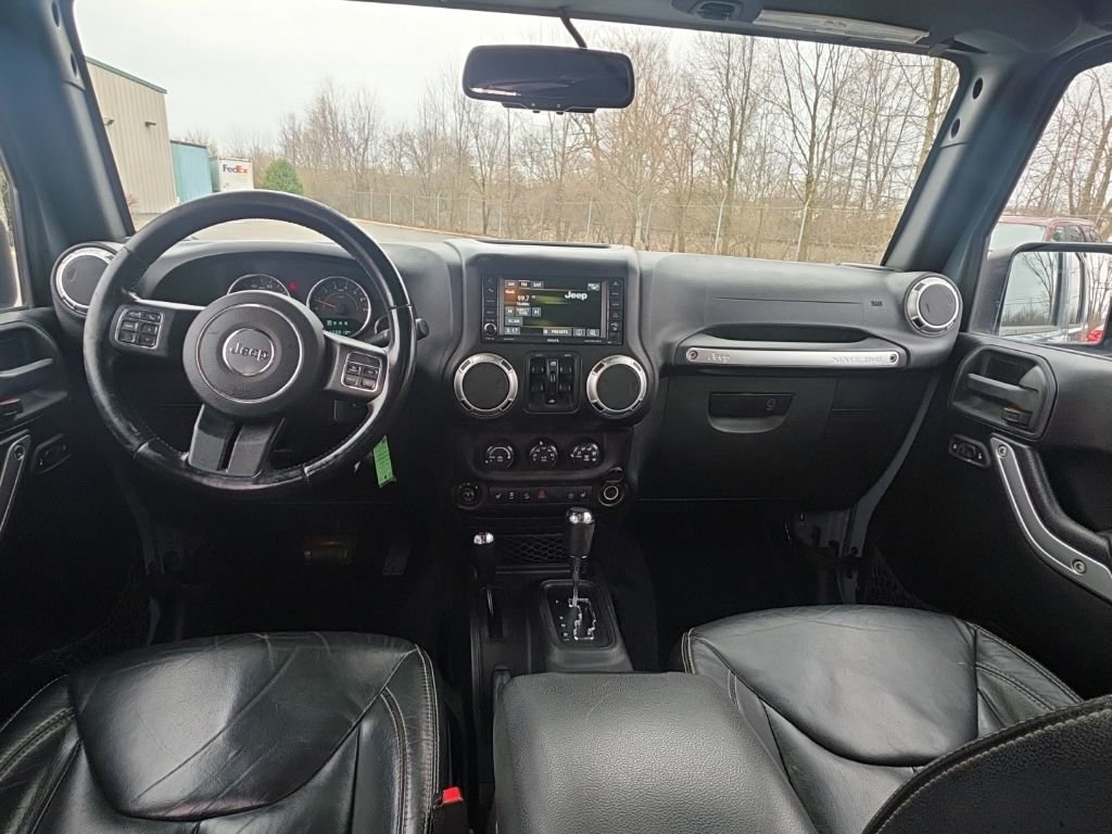 Used 2015 Jeep Wrangler Unlimited Sahara w/ Dual Top Group image 27