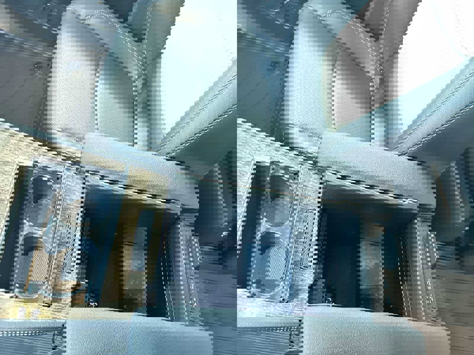 Used 2025 Toyota Sienna Limited image 28