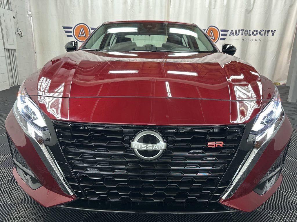 Used 2023 Nissan Altima 2.5 SR w/ SR Premium Package image 3