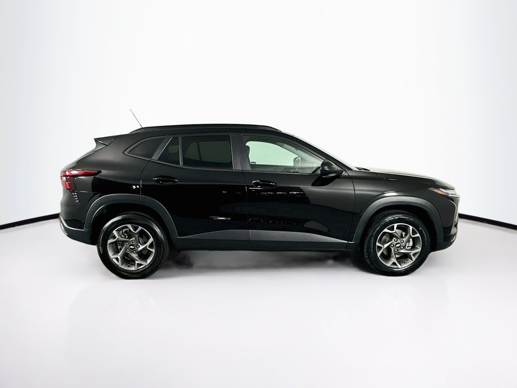Used 2025 Chevrolet Trax LT w/ LT Convenience Package FWD image 10