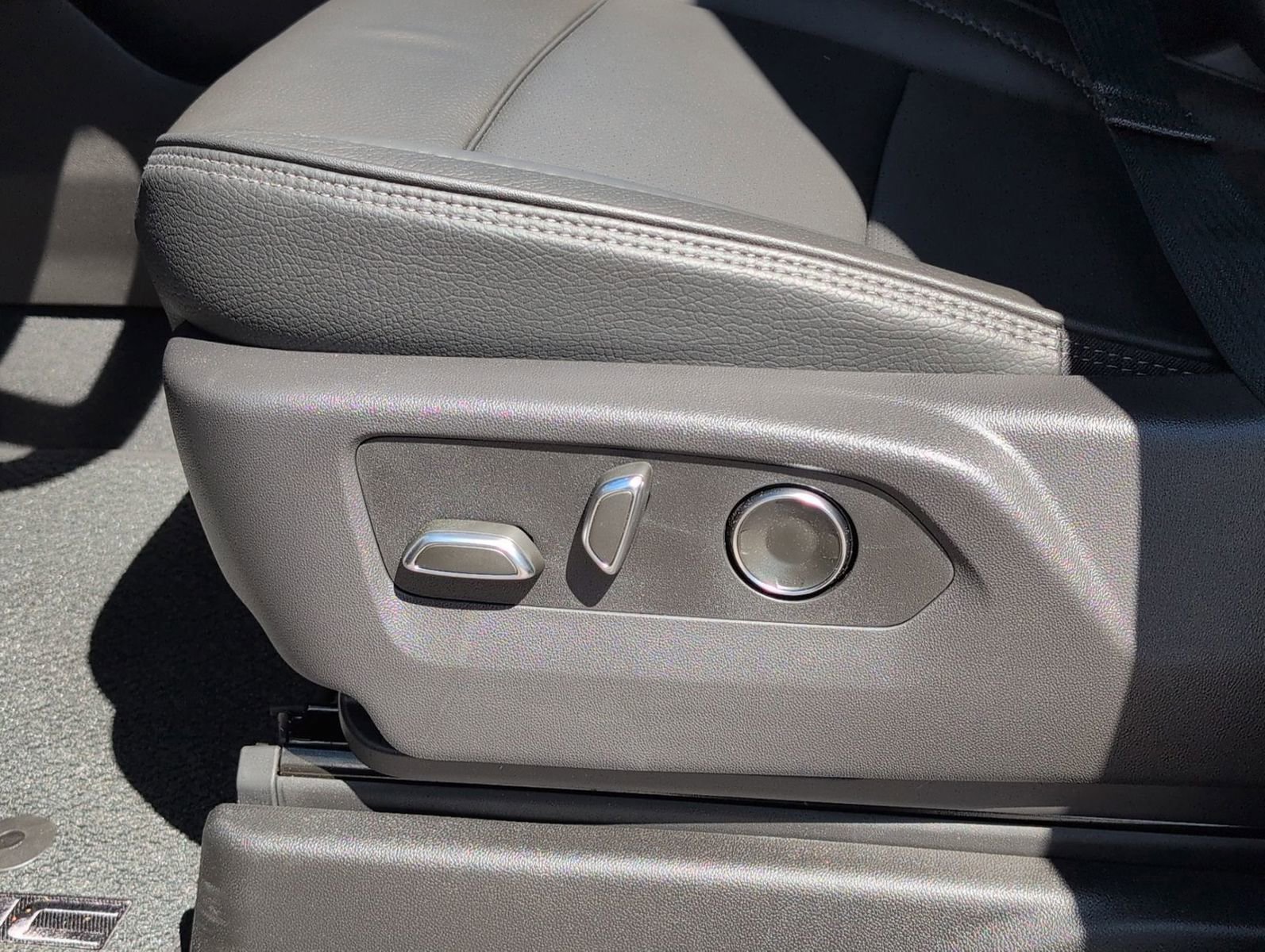 New 2026 GMC Yukon Denali w/ Denali Reserve Package image 14