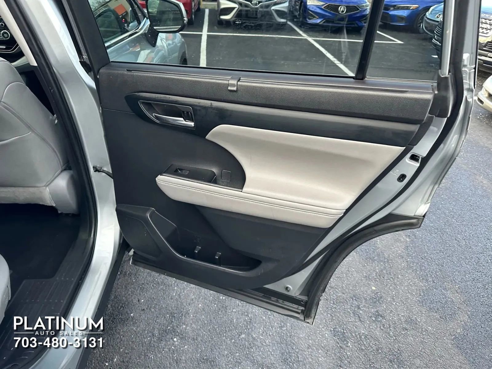 Used 2020 Toyota Highlander XLE image 17