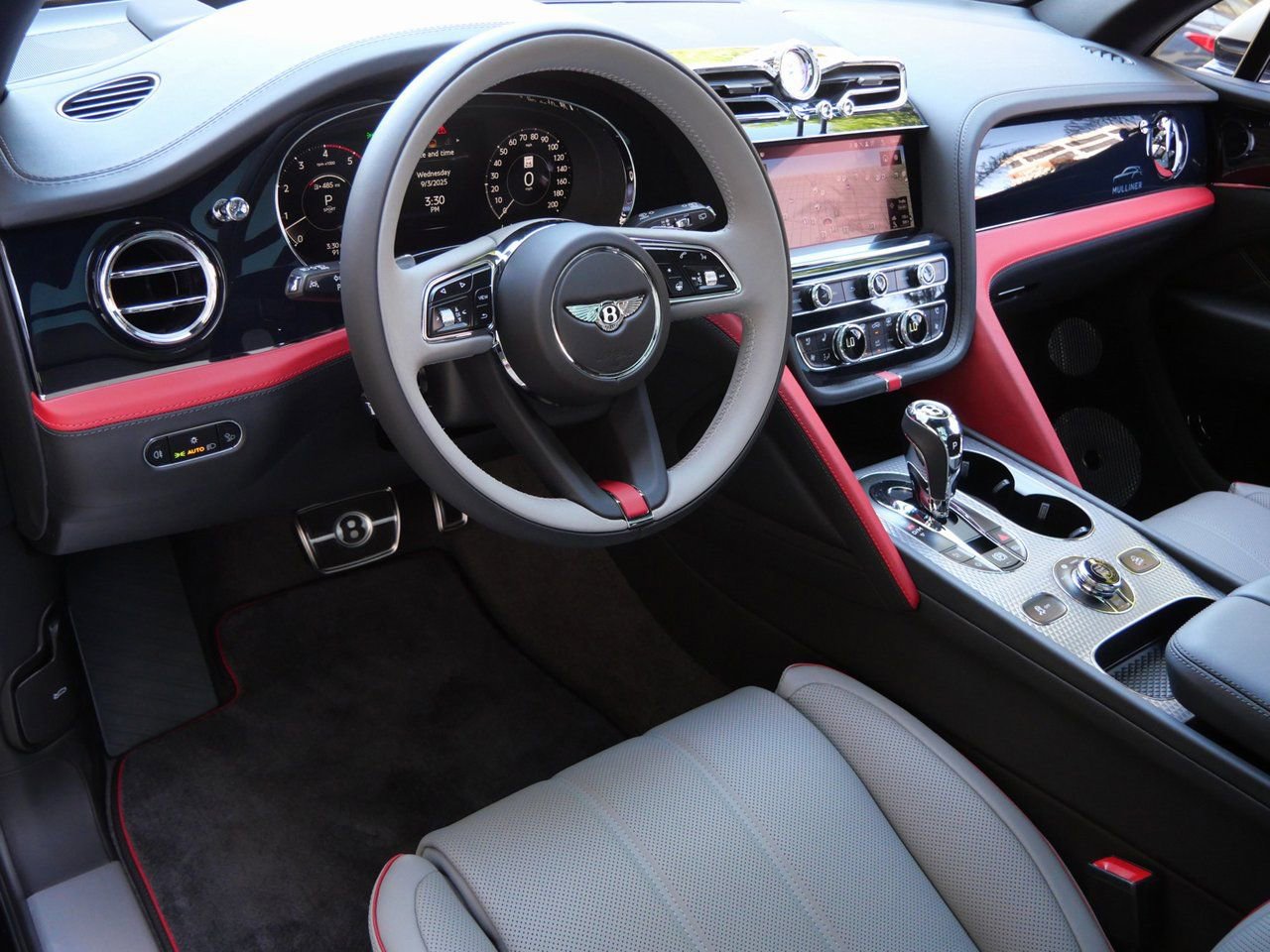 Used 2025 Bentley Bentayga Extended Wheelbase AWD/4WD image 14