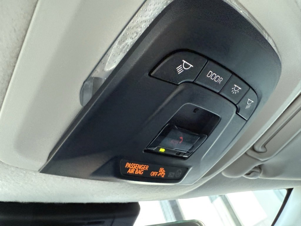 Used 2025 Toyota Corolla LE image 18