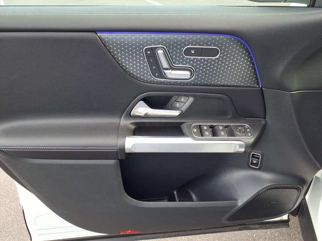 New 2025 Mercedes-Benz GLB 250 4MATIC image 11