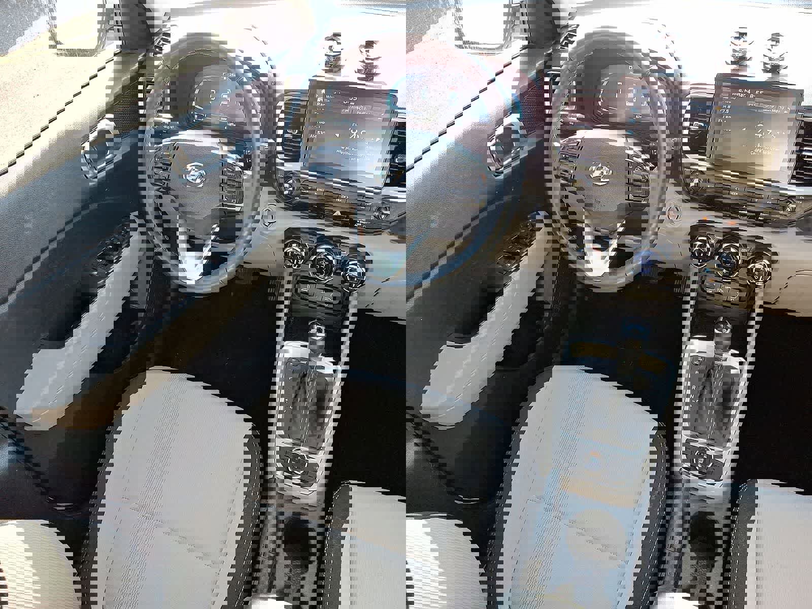 Used 2024 Hyundai Venue SEL image 10